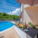 In With Heated Pool & Sea View Daire *