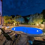 In With Heated Pool & Sea View Apartamento *