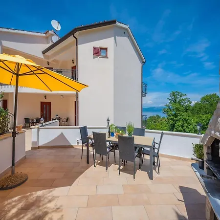 In With Heated Pool & Sea View
