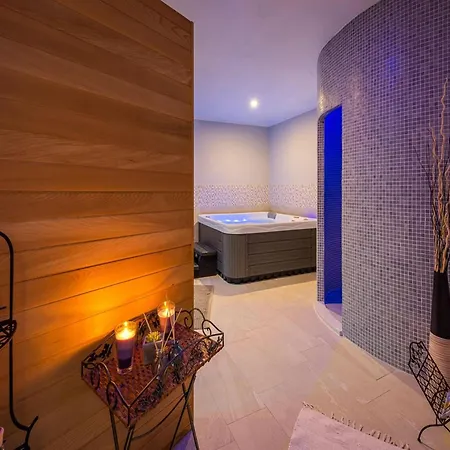 In With Heated Pool & Sea View Daire