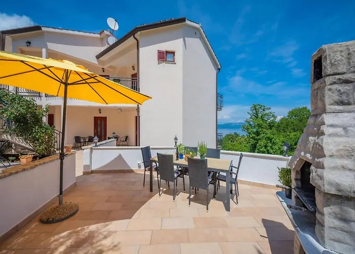 In With Heated Pool & Sea View