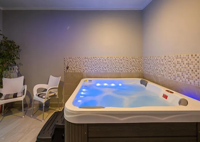 In With Heated Pool & Sea View