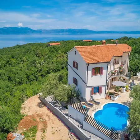 In With Heated Pool & Sea View Lejlighed